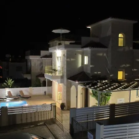 Pedro Feriehus Paralimni